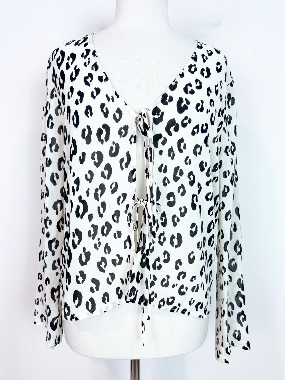 REFORMATION OFF-WHITE BLACK ANIMAL PATTERN TIE FRONT LONG SLEEVE BLOUSE SZ XL